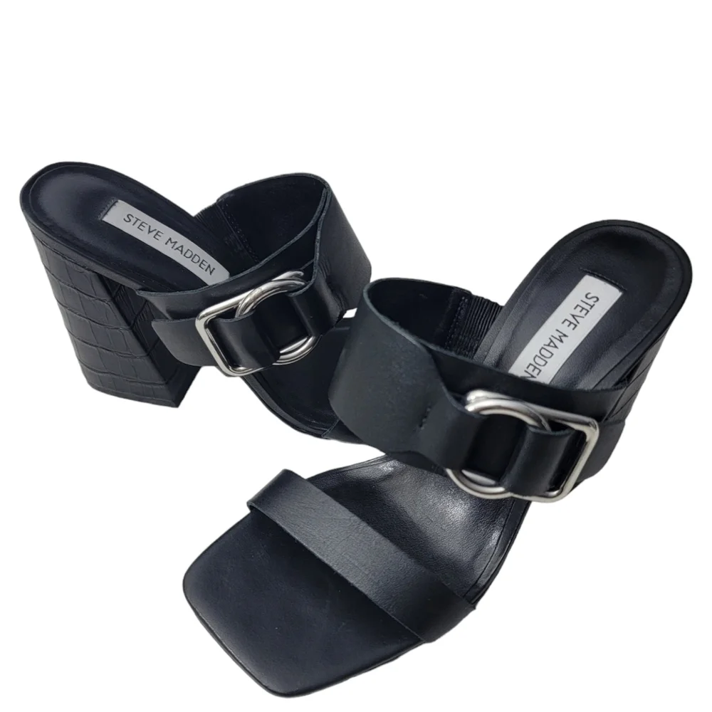 Steve Madden woman's size 7M in excellent condition. Leather upper.